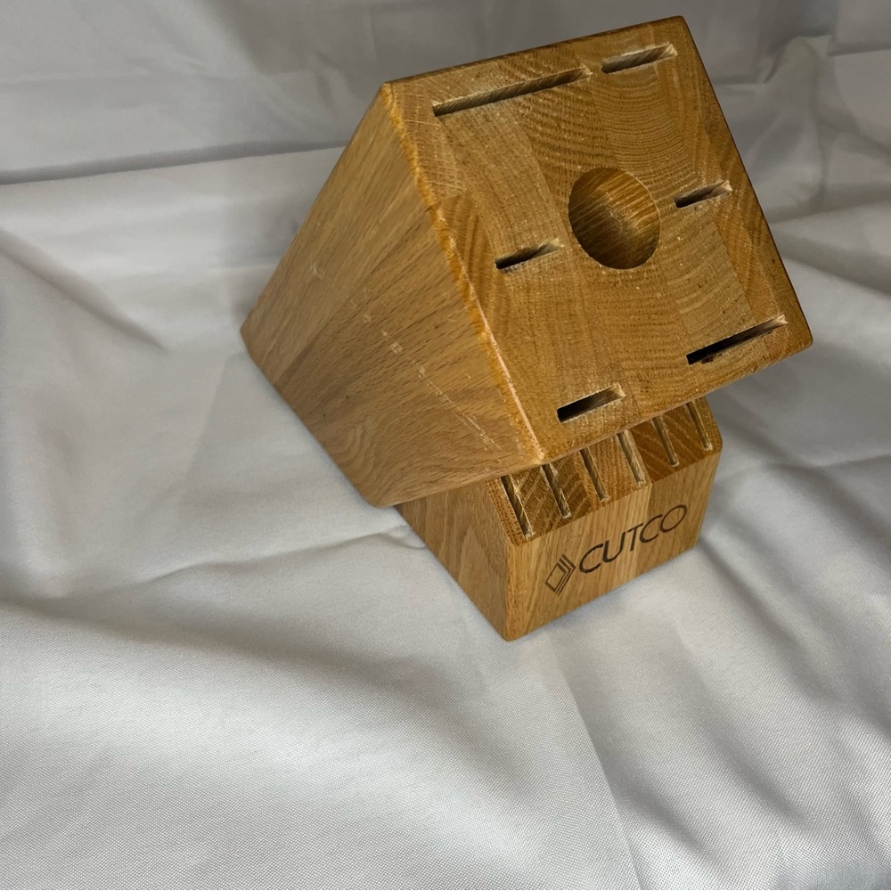 Cutco 13 Slot Wood Knife Block. Oak Wooden Slot Block Only. Great condition.